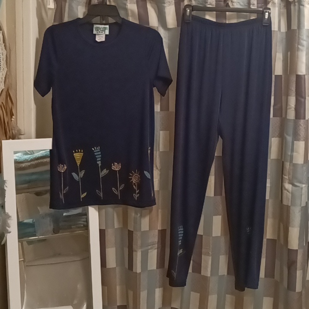 CoConut BAY navy 2-pc pantsuit w metallic floral embroidered designs Size Small